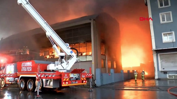 Esenyurt'taki fabrika yangınından yeni görüntüler! - Resim: 4