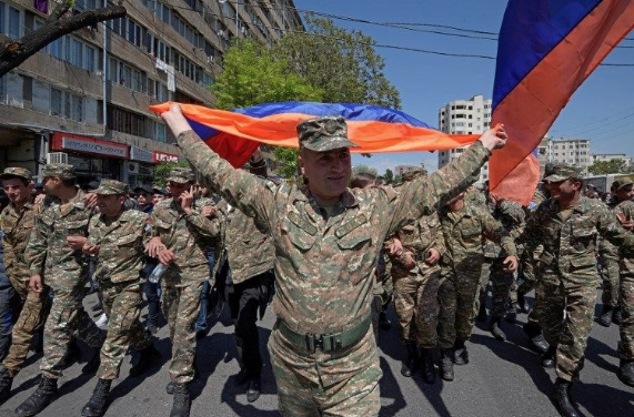 Ermenistan karıştı Sarkisyan istifa etti - Resim: 1