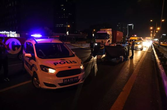 Bağcılar'da korkunç kaza: Otomobilin çarptığı yaya hayatını kaybetti - Resim: 0