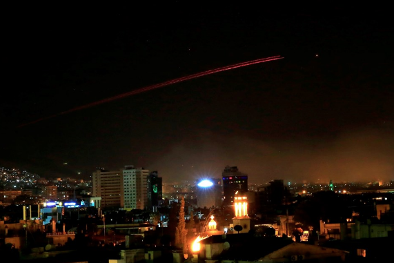 Suriyeliler Rus bayraklarıyla sokaklarda! - Resim: 1