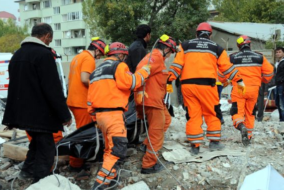Deprem bölgesinden çarpıcı kareler - Resim: 4