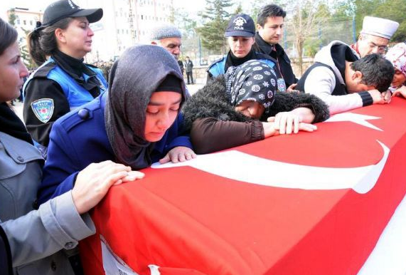 Şehit babasını bu bakışla uğurladı - Resim: 2