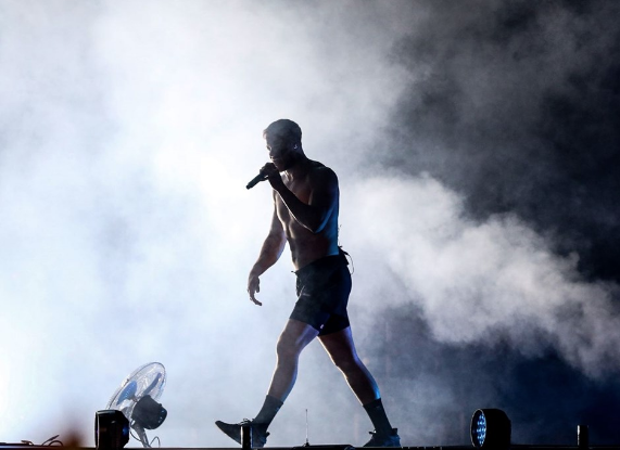 ABD'li Imagine Dragons grubu olay oldu! Türk bayrağını öpüp diz çöktü - Resim: 3