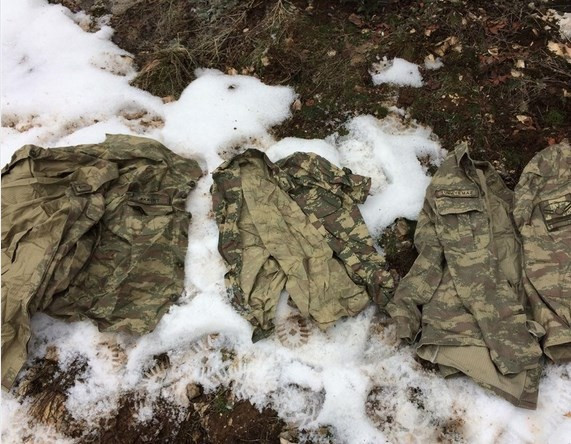 PKK sığınağında askeri kamuflaj bulundu - Resim: 1