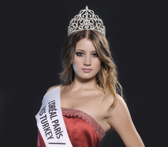 Gizem Karaca fotoğrafları - Resim: 2