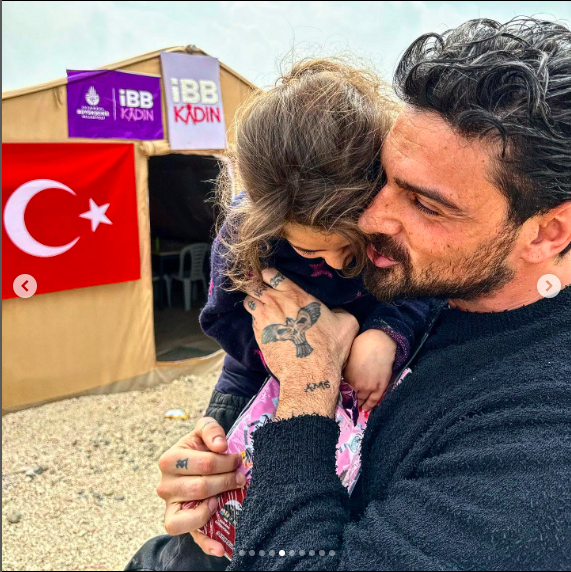 Michele Morrone kimdir kaç yaşında sevgilisi ile Hatay'a gitti gören dönüp yine baktı - Resim: 3