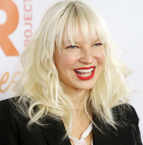 Şantaj yapanların planını bozdu çıplak fotoğrafını paylaştı! - Resim: 1