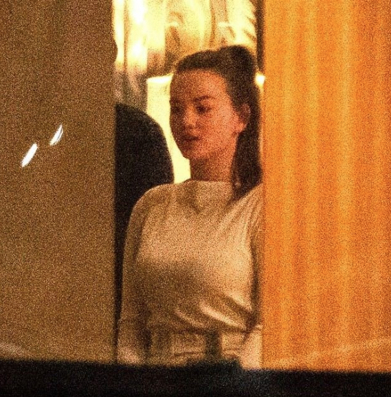 Johnny Depp 30 yaş küçük sevgilisiyle öpüşürken böyle çekildi - Resim: 3