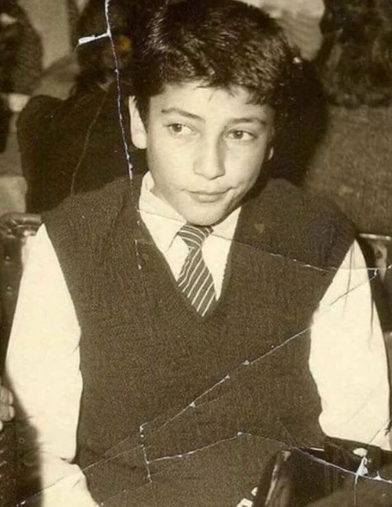 Bakalım bu hallerinden tanıyabilecek misiniz? İşte ünlülerin çocuklukları... - Resim: 2