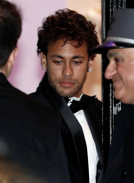 Neymar'ın doğum gününde dikkat çeken öpücük - Resim: 2