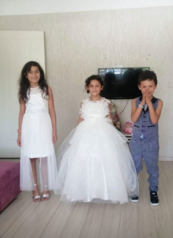 Ailesini depremde kaybetti mobilyacıdan gelen telefonla gözyaşlarına boğuldu - Resim: 1