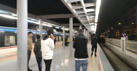 Bu sefer olayın adresi İzmir! Metro hattına atlayan kişi feci şekilde can verdi - Resim: 0