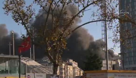 Taksim'de korkutan yangın - Resim: 3