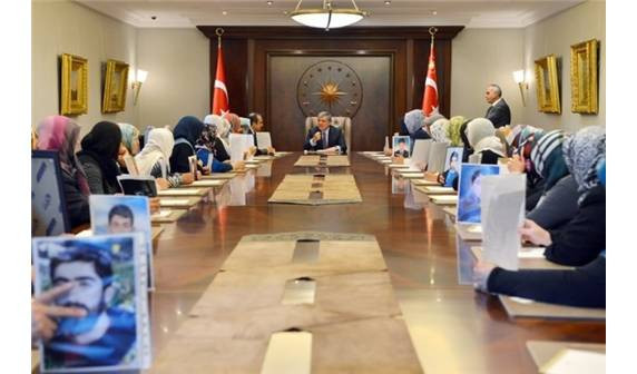 Cumhurbaşkanı Gül acılı anneleri kabul etti - Resim: 1