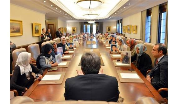 Cumhurbaşkanı Gül acılı anneleri kabul etti - Resim: 3