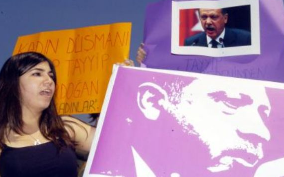 AKP İl Binası önünde kürtaj protestosu - Resim: 3