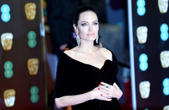 Angelina Jolie siyasete göz kırptı - Resim: 4