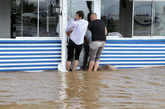 Erzurum'da sağanak ve dolu taşkına yol açtı - Resim: 3