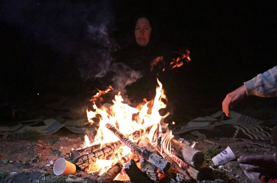 Deprem sonrası geceyi sokakta geçirdiler - Resim: 3
