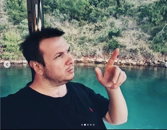 Şahan Gökbakar tatile çıktı ünlü isimlerin tekne pozlarıyla fena dalga geçti - Resim: 2