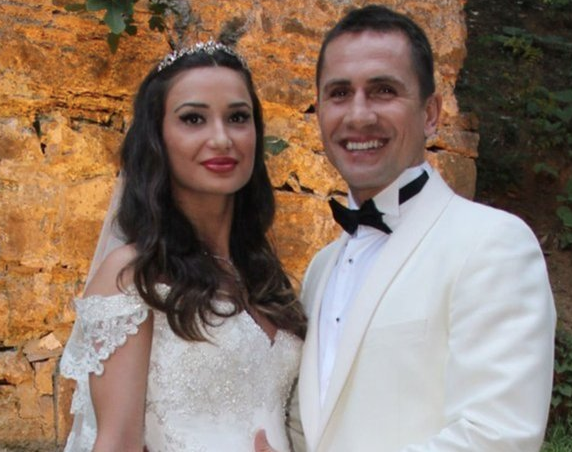 Eşi Emre Aşık'ı FETÖ'cü diye ihbar etmişti! Ünlü çiftten bomba karar - Resim: 4