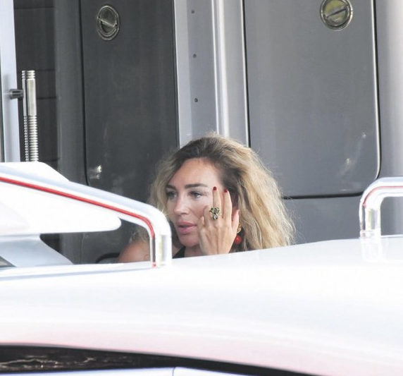 Sevgilisinin yokluğunu fırsat bildi! Serdar Bilgili iki güzelle yakalandı - Resim: 3