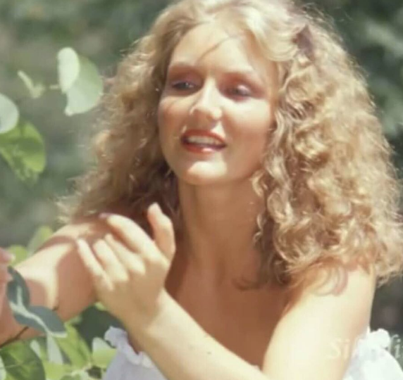 64 yaşında cesur dans şov Yeşilçam'ın yıldızı Suna Yıldızoğlu şaşırttı - Resim: 1