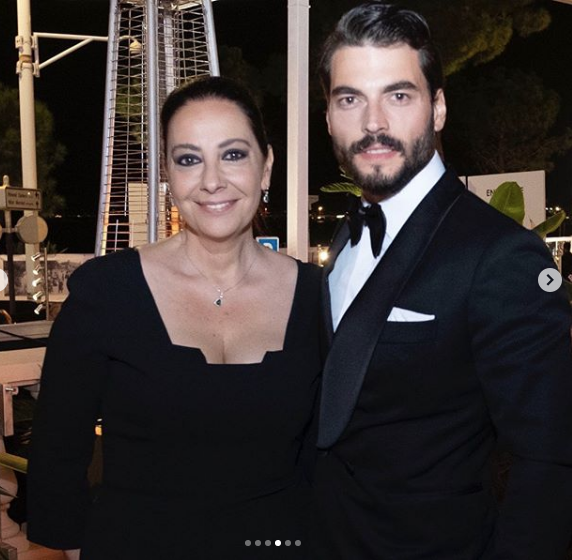 Akın Akınözü'den samimi itiraf! Hercai dizisinde Ebru Şahin'le beraber rol alıyor - Resim: 1