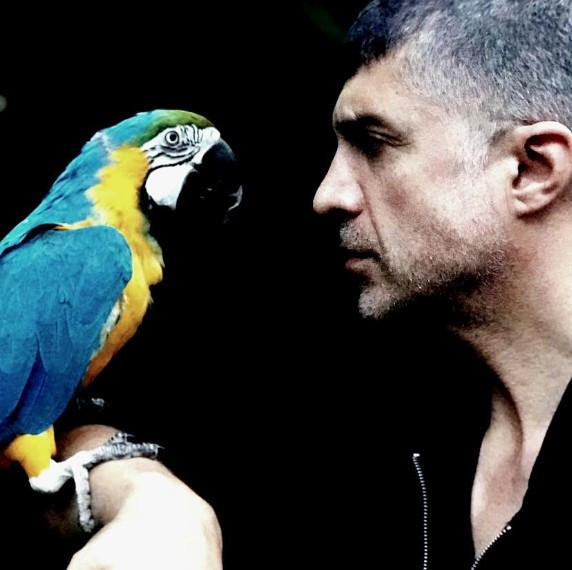 Özcan Deniz yeni sevgilisiyle fena yakalandı!  - Resim: 1