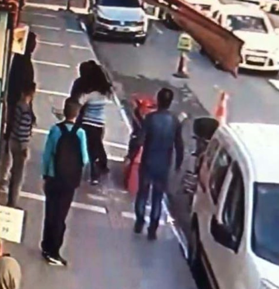 Tam bir felaket! Kızkardeşin ablasına yaptığına bakın - Resim: 1