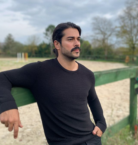 Odasına gizlice girmek için bakın ne yaptı Kuruluş Osman yıldızı Burak Özçivit'e hayran şoku! - Resim: 3