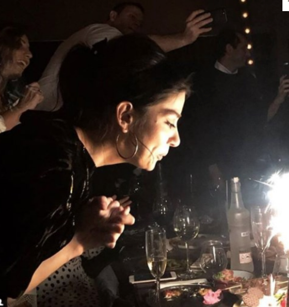 Sürpriz partide romantik anlar! Öperek teşekkür etti - Resim: 4