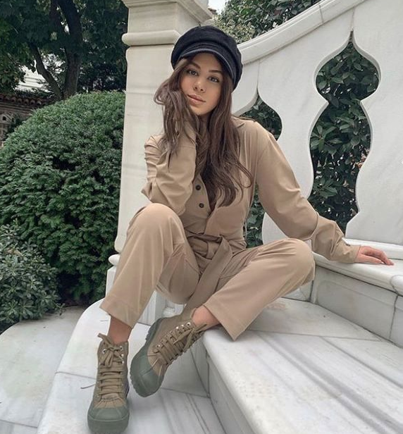 Hacı Sabancı'nın torunu sosyetik güzel Pırıl Çetindoğan 895 Euro’ya solucan yedi - Resim: 3