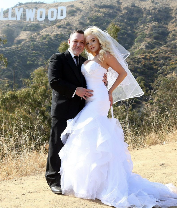 72'lik müzisyenin 24'lük sevgilisi olay oldu! - Resim: 3