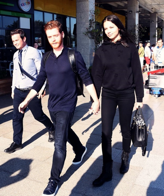 Adriana yengemiz olacak derken Metin aileye girdi bile! - Resim: 3