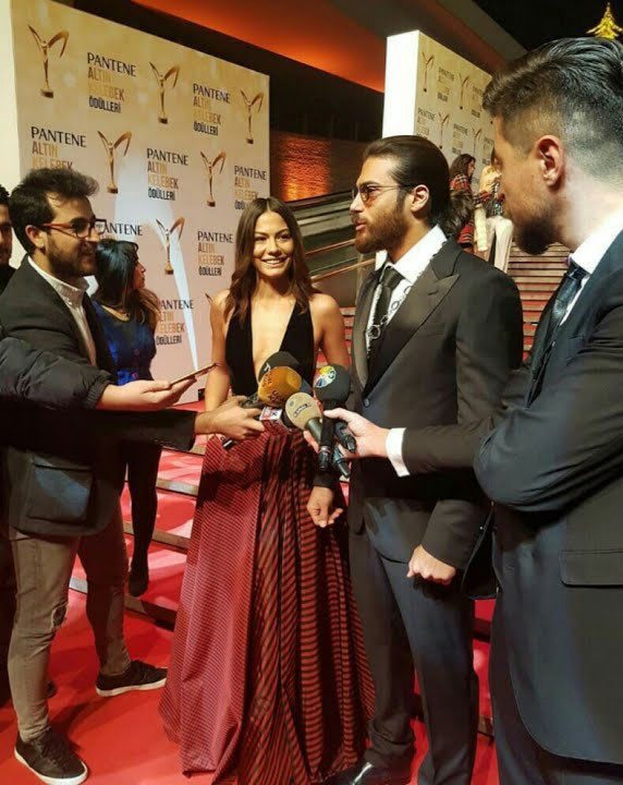 Can Yaman ve Demet Özdemir sevgili mi? Aşk pozları - Resim: 4