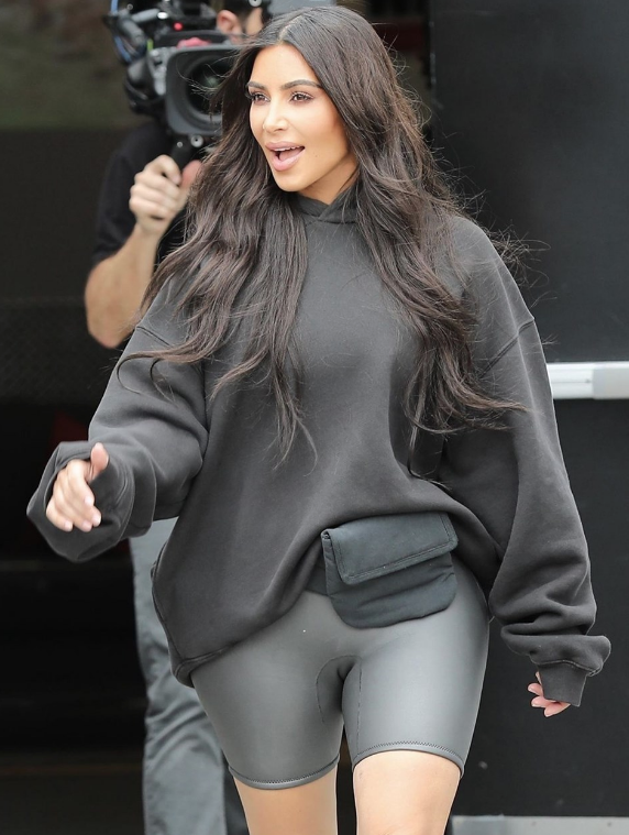 Kim Kardashian okul çocuğu gibi - Resim: 1