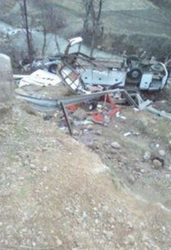 İran'da otobüs devrildi: Çok sayıda ölü ve yaralı var - Resim: 1