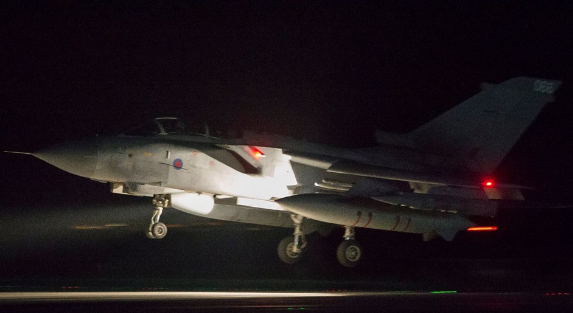 Suriyeliler Rus bayraklarıyla sokaklarda! - Resim: 2