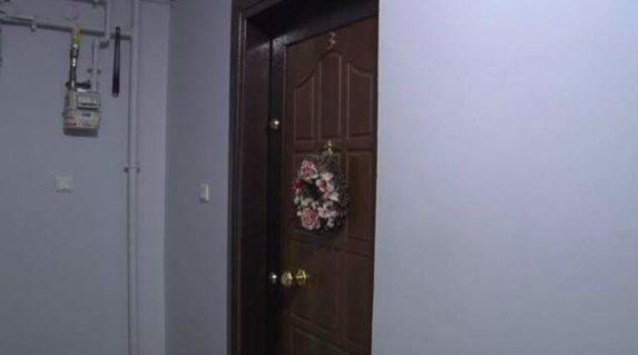 20 yaşındaki genç kızın yaptığı şok etti! Komşular sesi duyup kapıya çıkınca... - Resim: 2