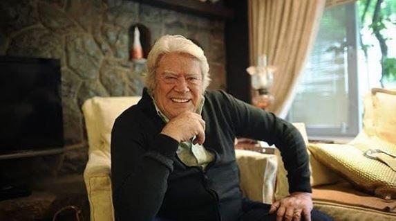 Cüneyt Arkın Münir Özkul'la anısını anlattı! Ağlayıp saçlarımı okşadı - Resim: 1