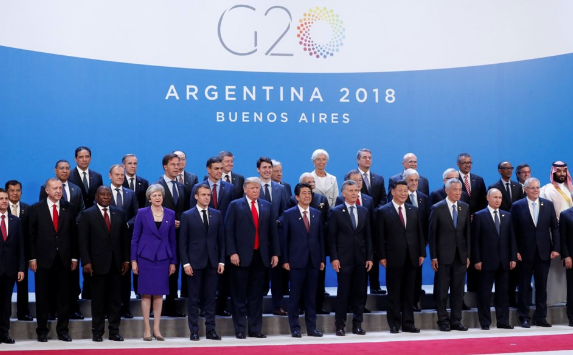 Putin ve Selman'dan samimi selamlaşma! İşte zirveye damga vuran kare - Resim: 1