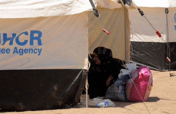 Mülteci kadınlar elbiseleri ile banyo yapıyor! - Resim: 2