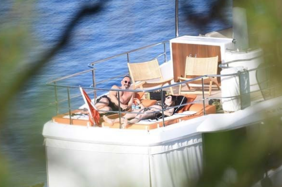 Cem Yılmaz'a eşek sütü bakımı! Peki nedir bu eşek sütünün sırrı - Resim: 3