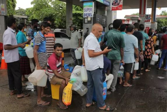 Sri Lanka'da açlık tehlikesi: 3 günlük ekmek kaldı - Resim: 0