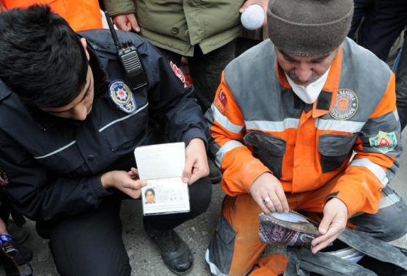 Enkazda can veren Miyazki'ye ayıp ettiler - Resim: 3