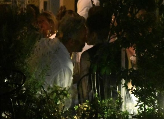 Hazar Ergüçlü 19 yaş büyük aşkıyla sarmaş dolaş yakalandı - Resim: 4