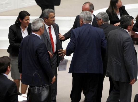 Meclis'te Kamer Genç kavgası - Resim: 2