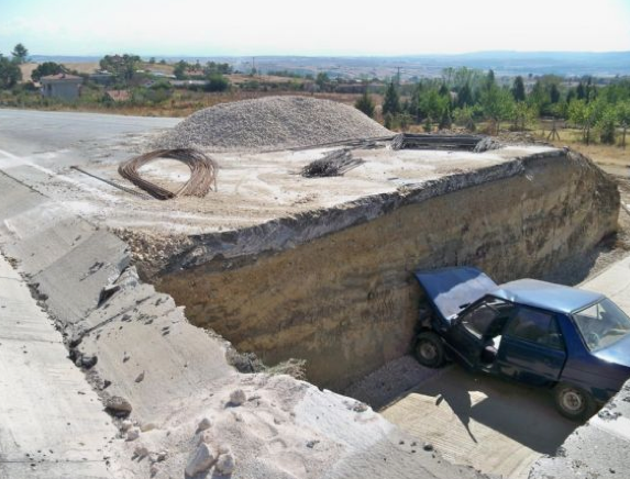 4 saat bu çukurda kaldı! - Resim: 4