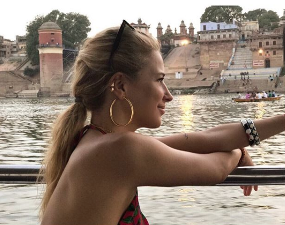 Nedir Burcu Esmersoy'un Aslışah Alkoçlar'dan çektiği şimdi de sevgilisini... - Resim: 2